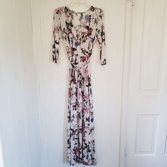 janette Dresses & Skirts - Floral maxi dress